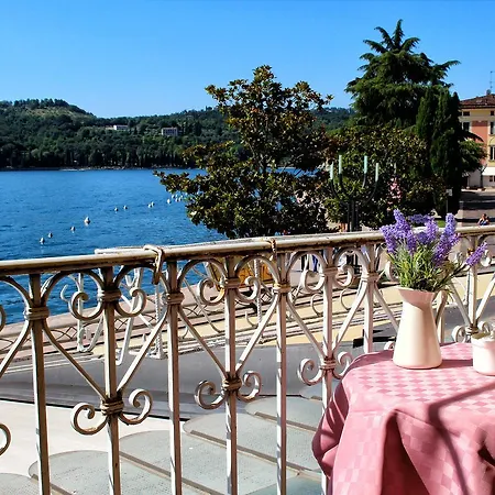 Romantic Benaco Apartment *