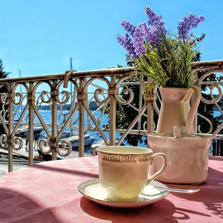 Romantic Benaco Apartment